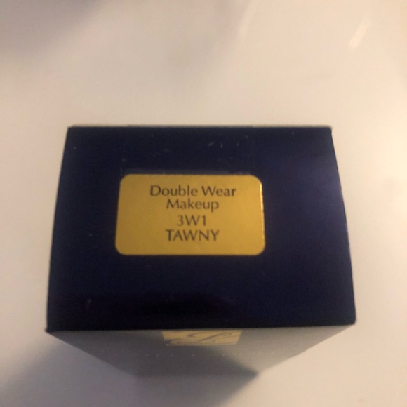 Estée Lauder Double Wear Foundation 3W1 Tawny - Picture 4 of 5